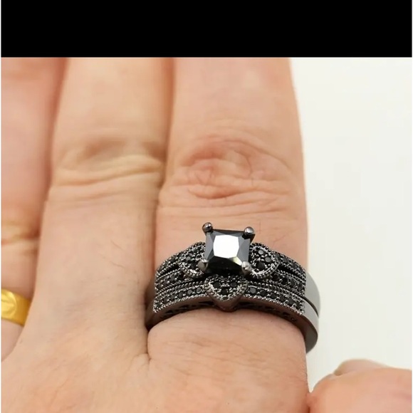 1/2pcs Stylish And Creative Black Rhinestone Inlaid Romantic ring. - Picture 2 of 2